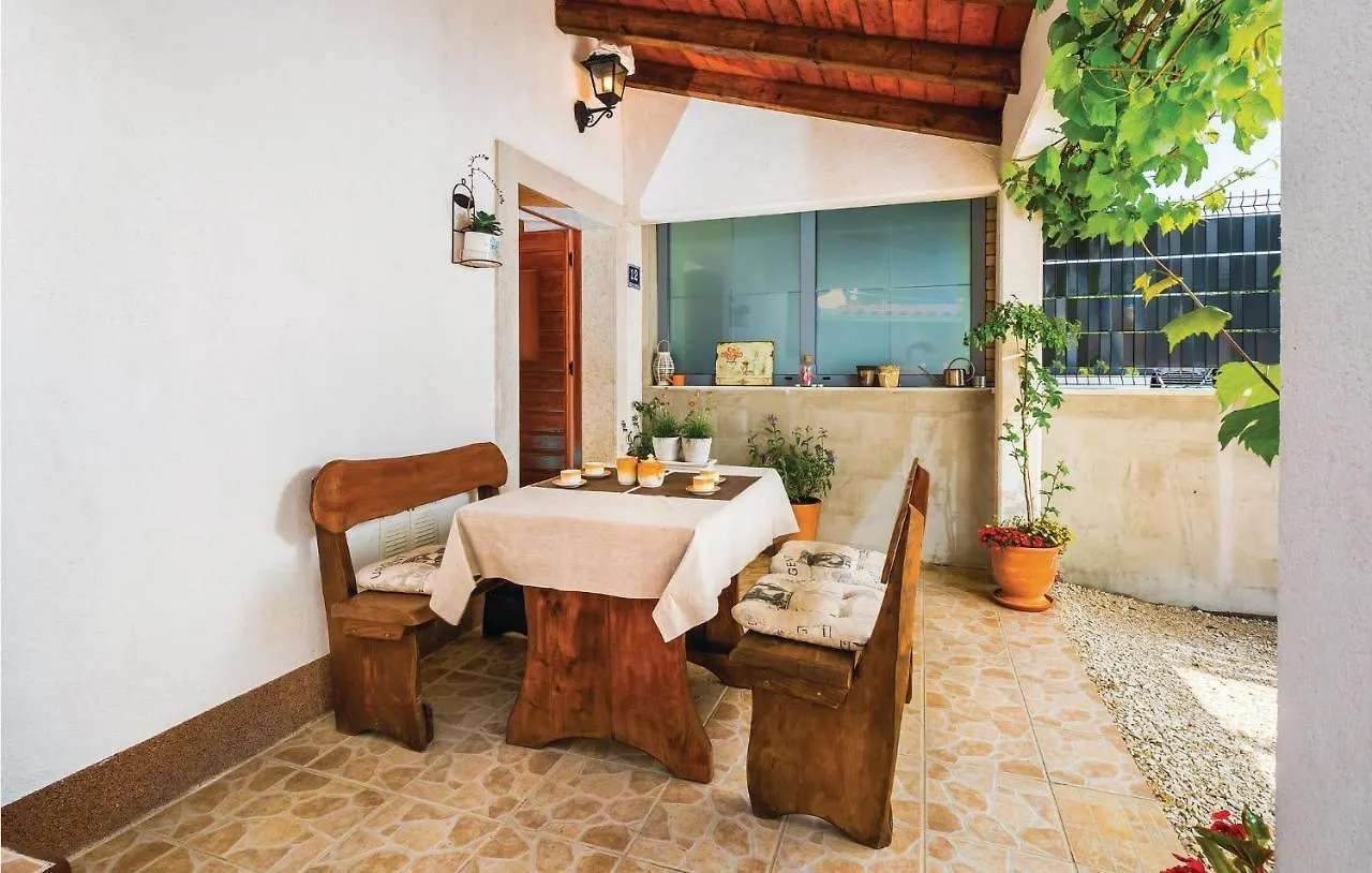 Nice Home In Bartici With Kitchen Barbici