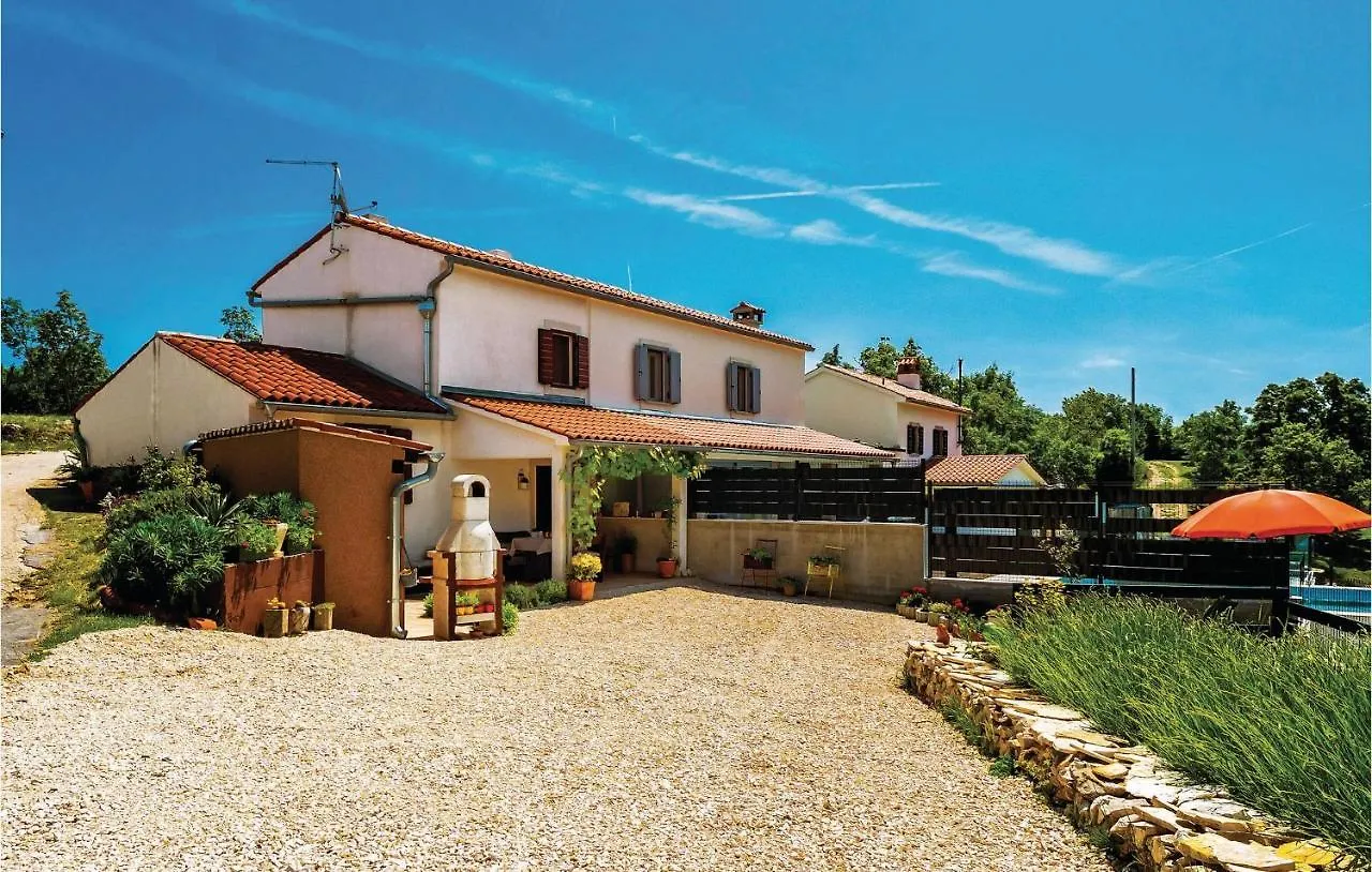 Nice Home In Bartici With Kitchen Barbici