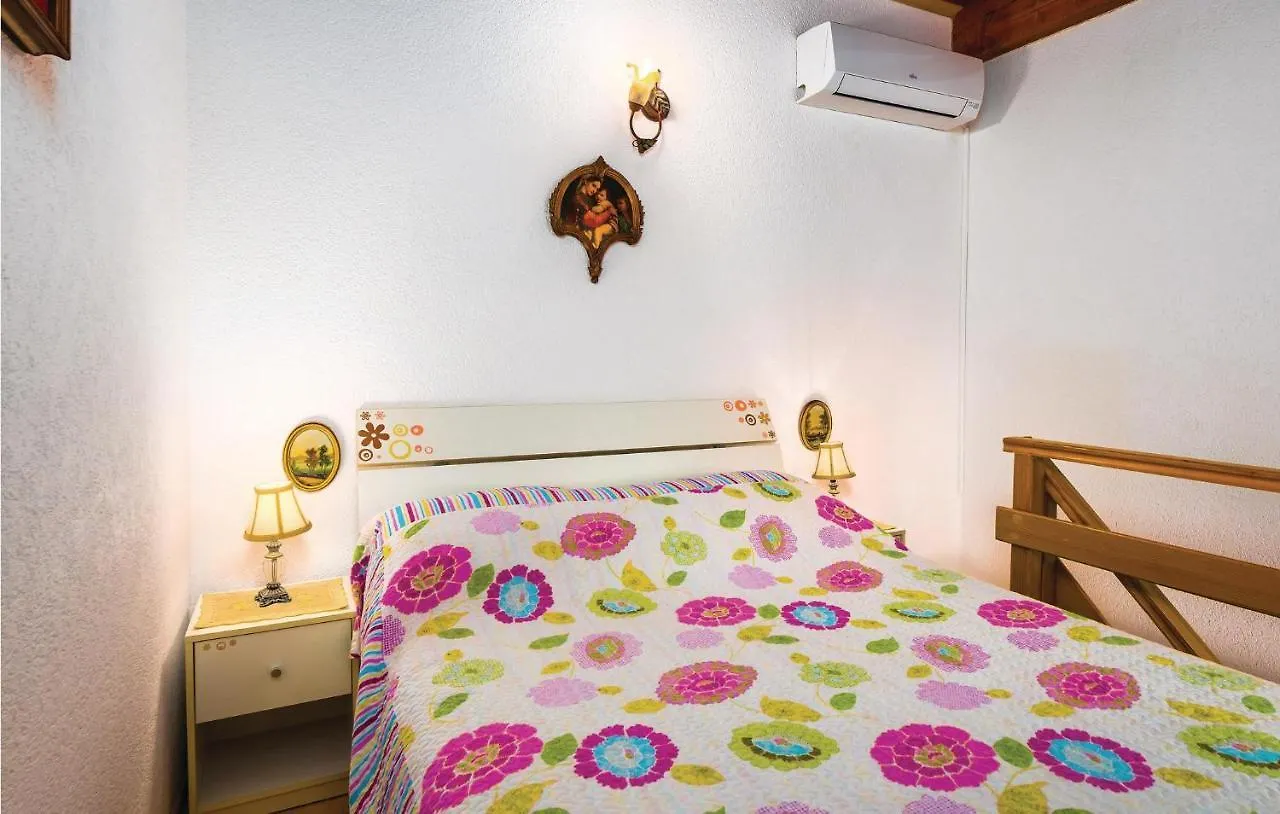 Nice Home In Bartici With Kitchen Barbici